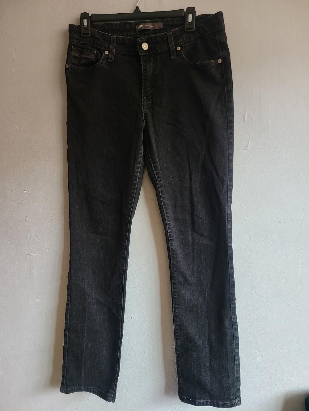 Women's size 10M skinny Levi's black jeans mid-rise